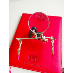 Tercera mano con Lupa